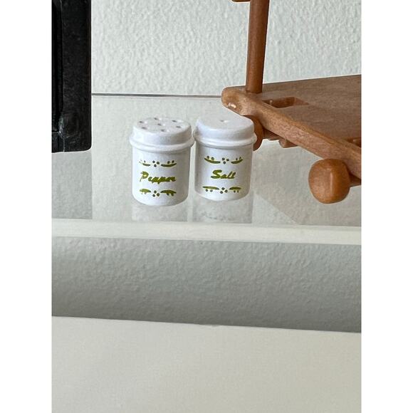 Kitchen Black Oven Replacement with Calico Critters Mixed Accessory Toy Lot - Picture 4 of 7